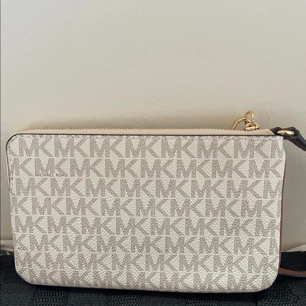Michael Kors Logo Wristlet - Picture 2 of 4